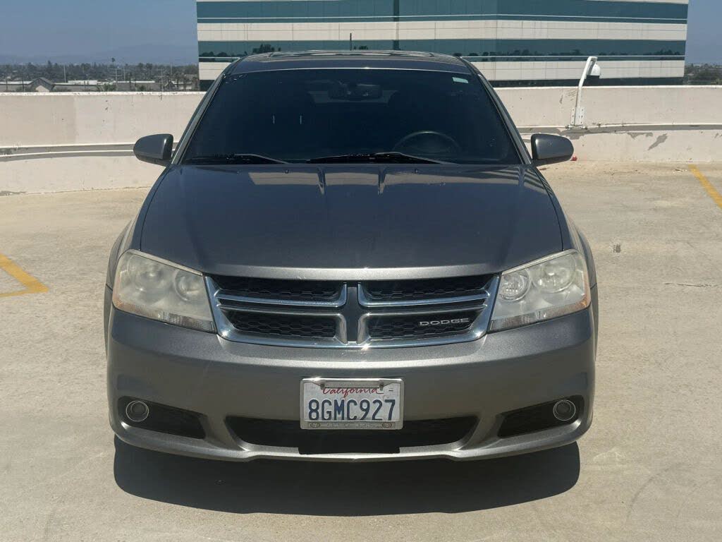2011 Dodge Avenger Lux