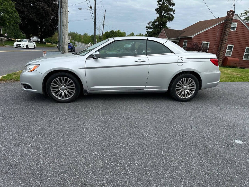 2011 Chrysler 200 Limited