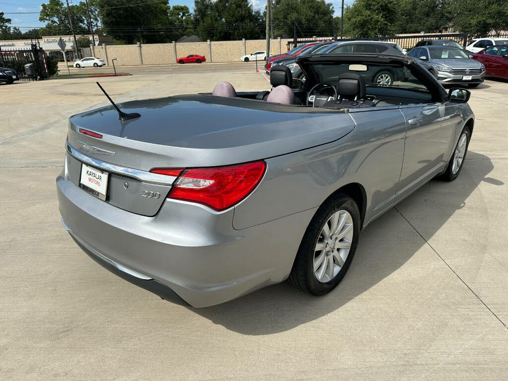 Vehicle Image 11 of 49 for 2014 Chrysler 200