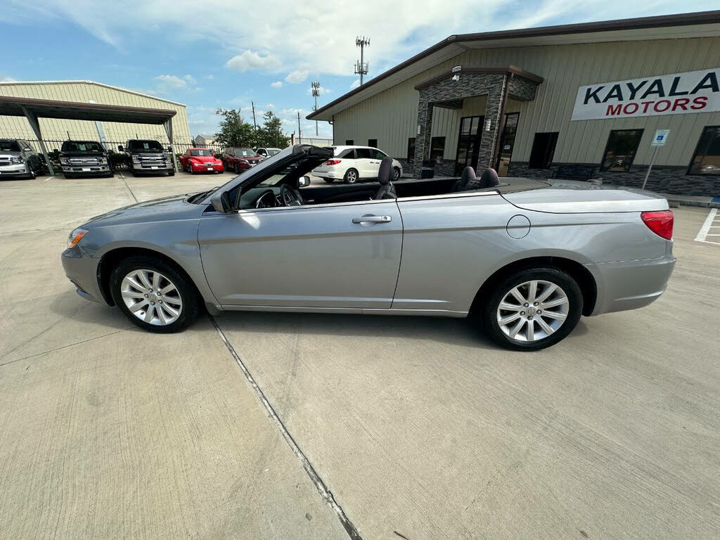 Vehicle Image 4 of 49 for 2014 Chrysler 200