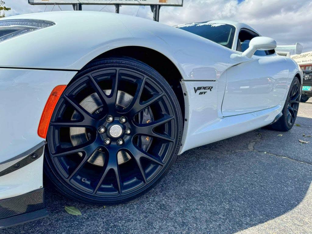 Vehicle Image 14 of 40 for 2017 Dodge Viper