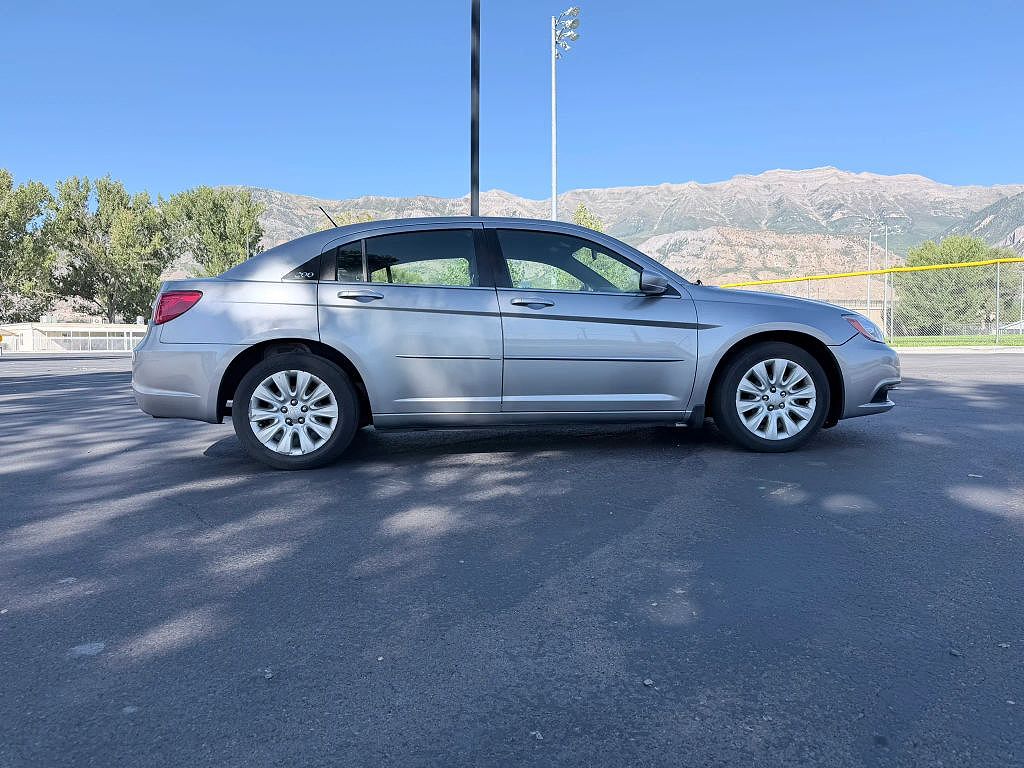 2013 Chrysler 200 LX