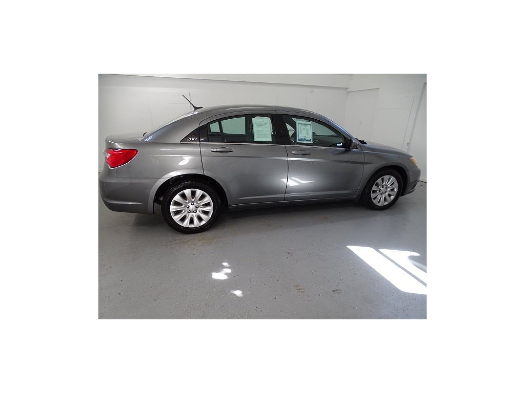 2013 Chrysler 200 LX