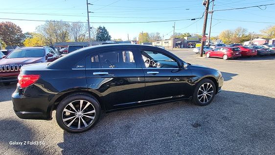 Vehicle Image 8 of 35 for 2014 Chrysler 200