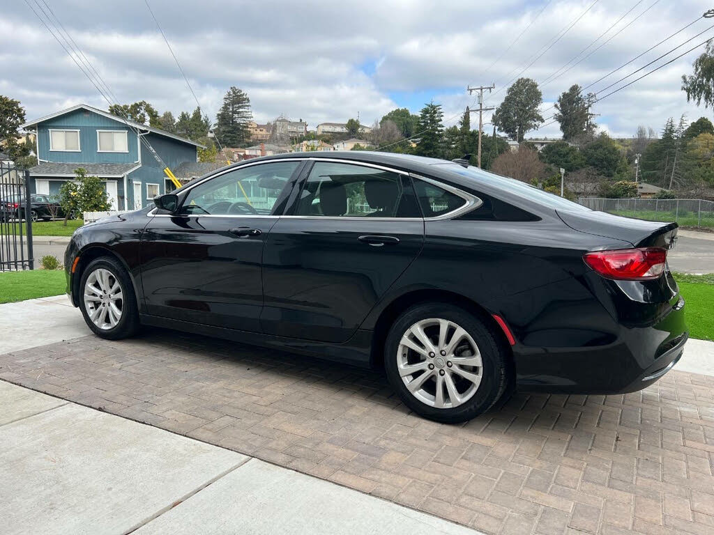 Vehicle Image 4 of 10 for 2015 Chrysler 200