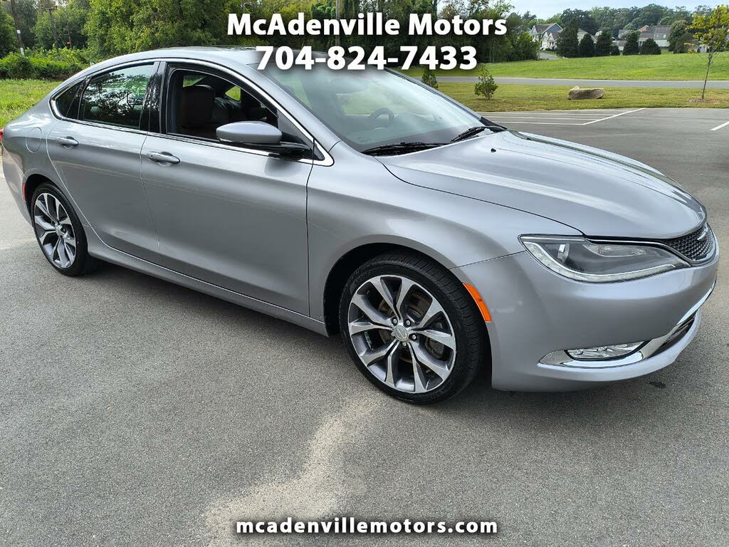 2016 Chrysler 200 - 33