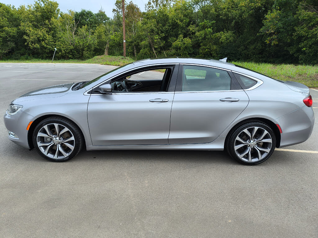 2016 Chrysler 200 - 36