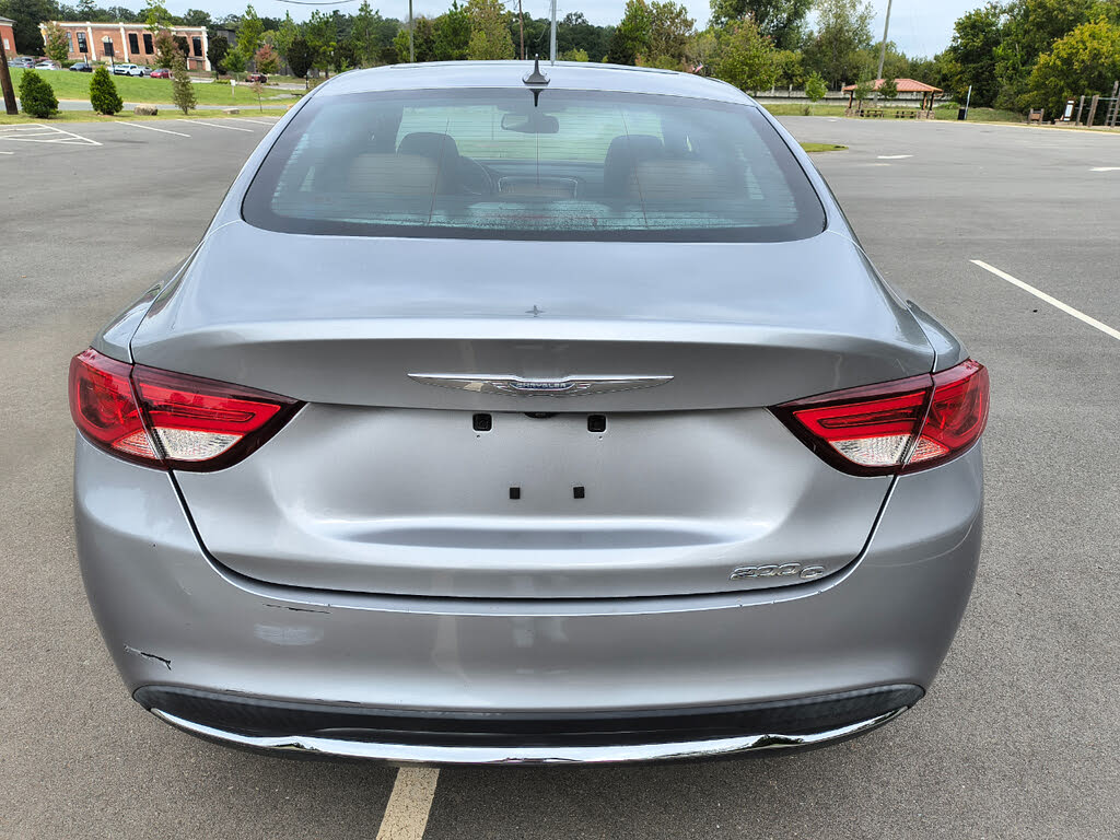 2016 Chrysler 200 - 38