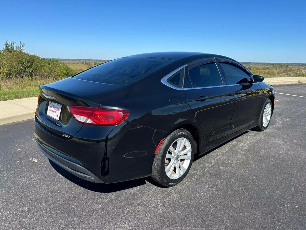 2016 Chrysler 200 - 25