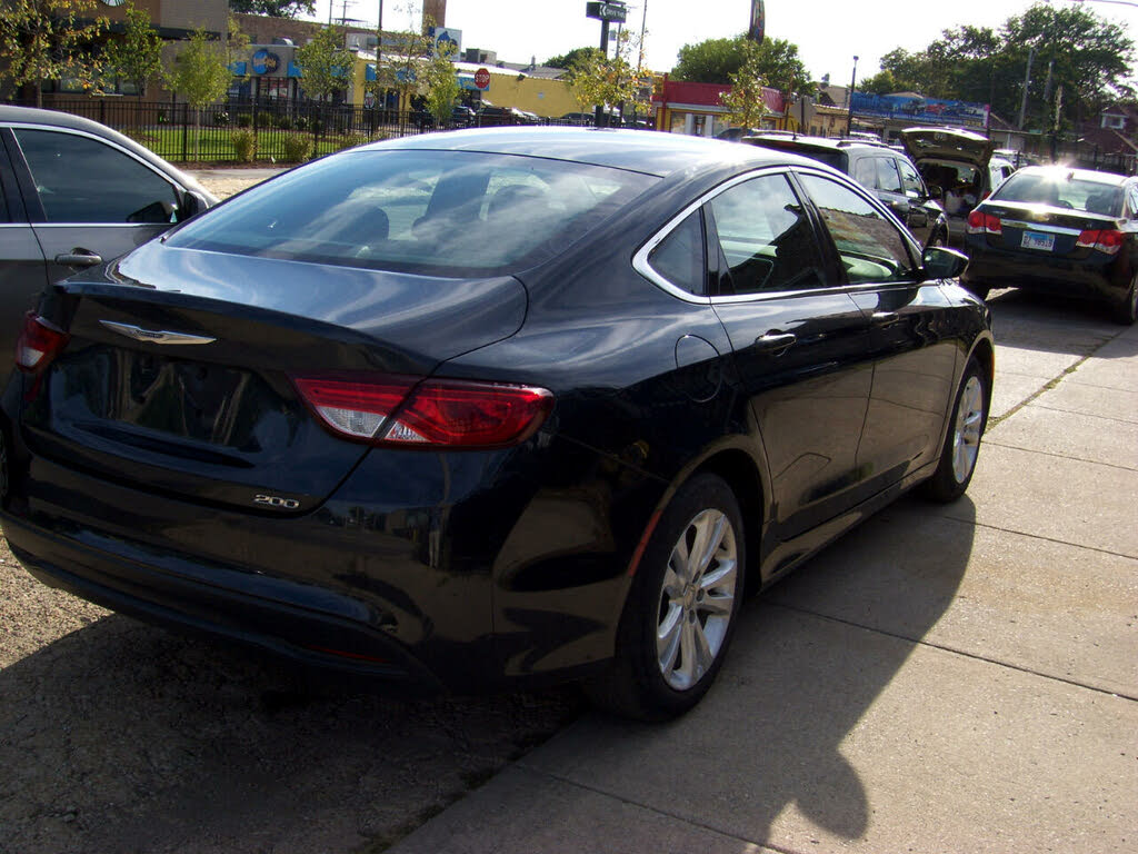 2017 Chrysler 200 - 34