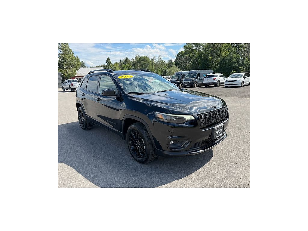 2023 Jeep Cherokee Altitude Lux