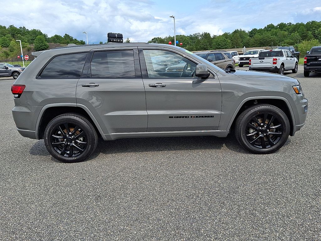 2022 Jeep Grand Cherokee WK Laredo X 4x4