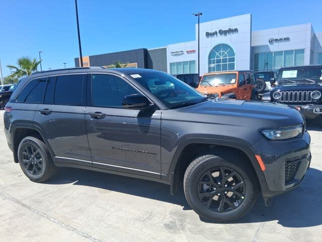 2026 Jeep Grand Cherokee Laredo Altitude