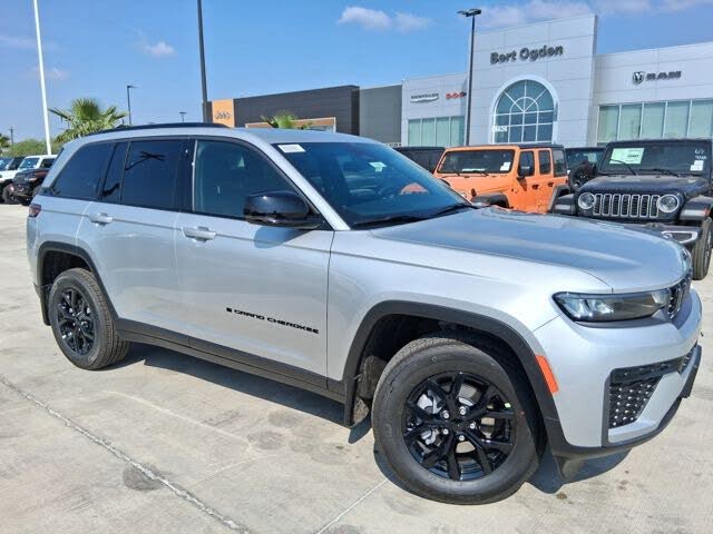 2026 Jeep Grand Cherokee Laredo Altitude