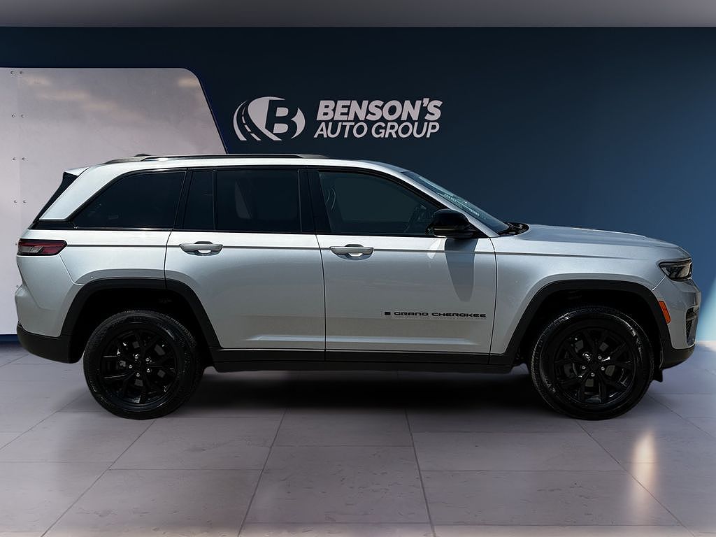 2025 Jeep Grand Cherokee Laredo