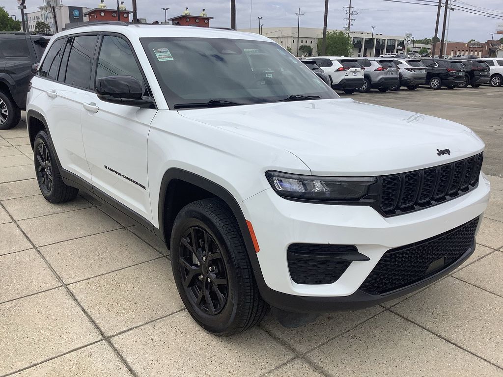 2025 Jeep Grand Cherokee Laredo