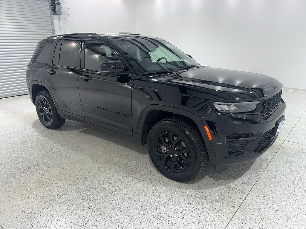 2025 Jeep Grand Cherokee Laredo