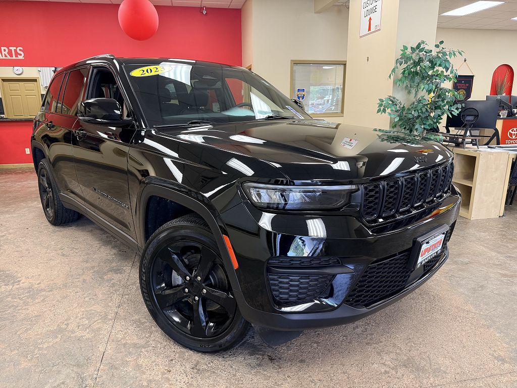 2023 Jeep Grand Cherokee Laredo