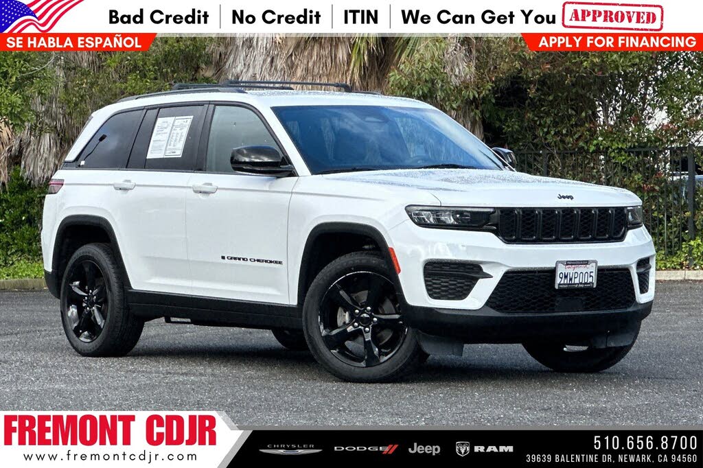2023 Jeep Grand Cherokee Laredo listing photo