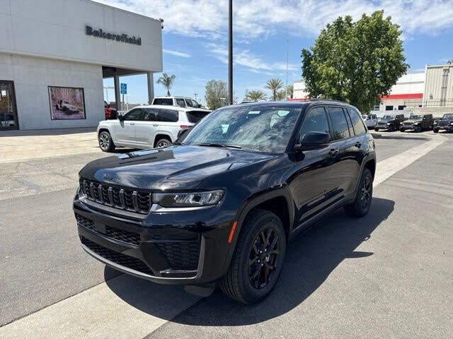2026 Jeep Grand Cherokee Laredo Altitude