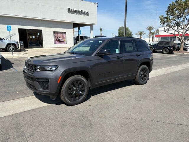 2026 Jeep Grand Cherokee Laredo Altitude