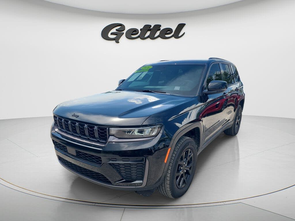 2026 Jeep Grand Cherokee Laredo Altitude