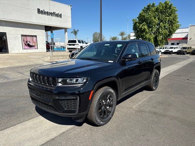 2026 Jeep Grand Cherokee Laredo Altitude