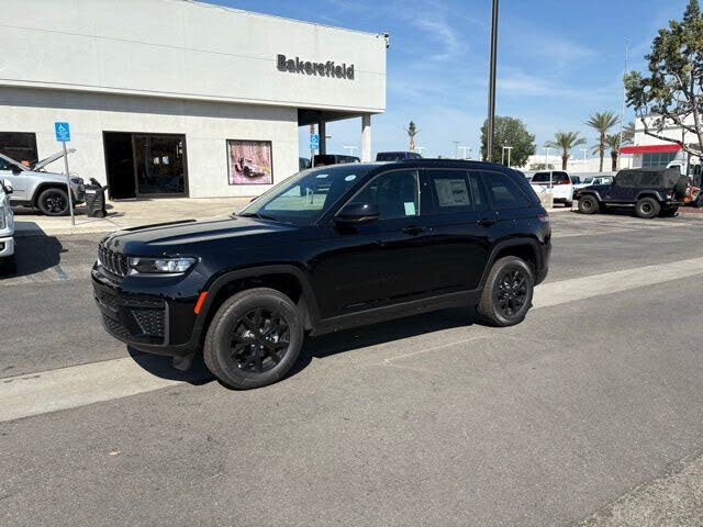 2026 Jeep Grand Cherokee Laredo Altitude