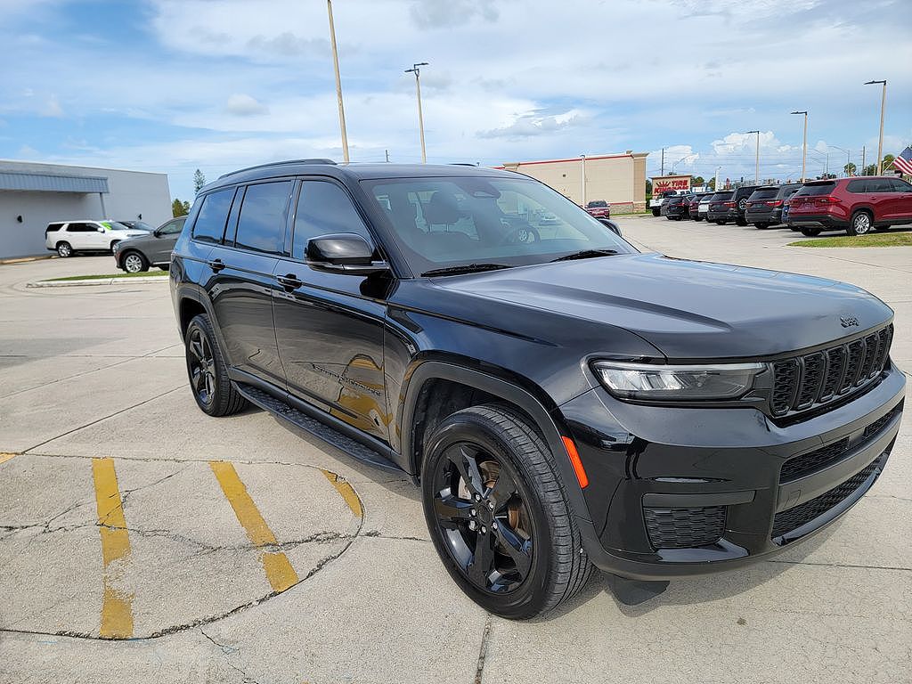 2023 Jeep Grand Cherokee L Laredo
