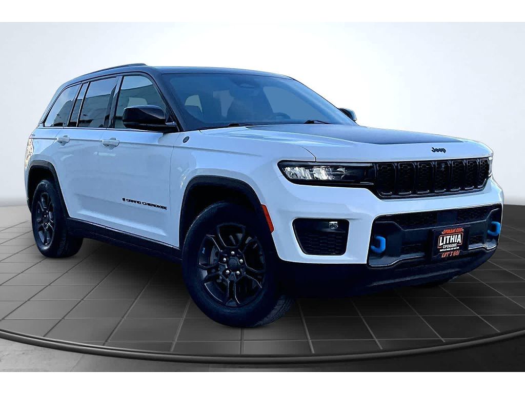 2024 Jeep Grand Cherokee Trailhawk CARB State Package