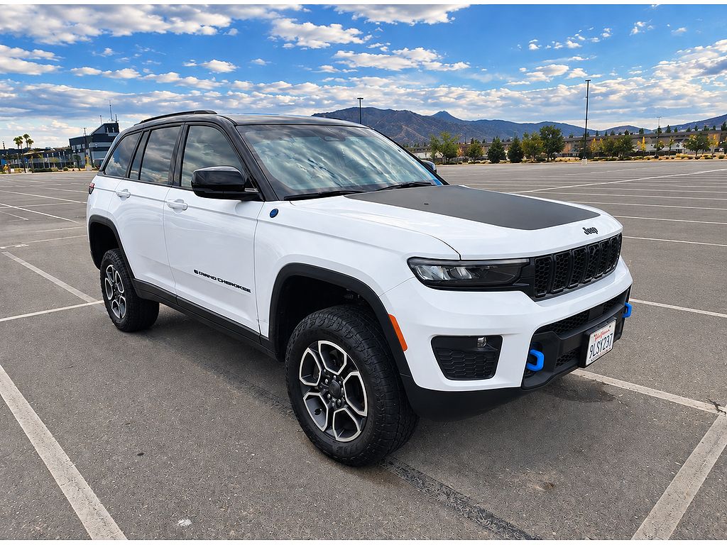 2023 Jeep Grand Cherokee Trailhawk CARB State Package
