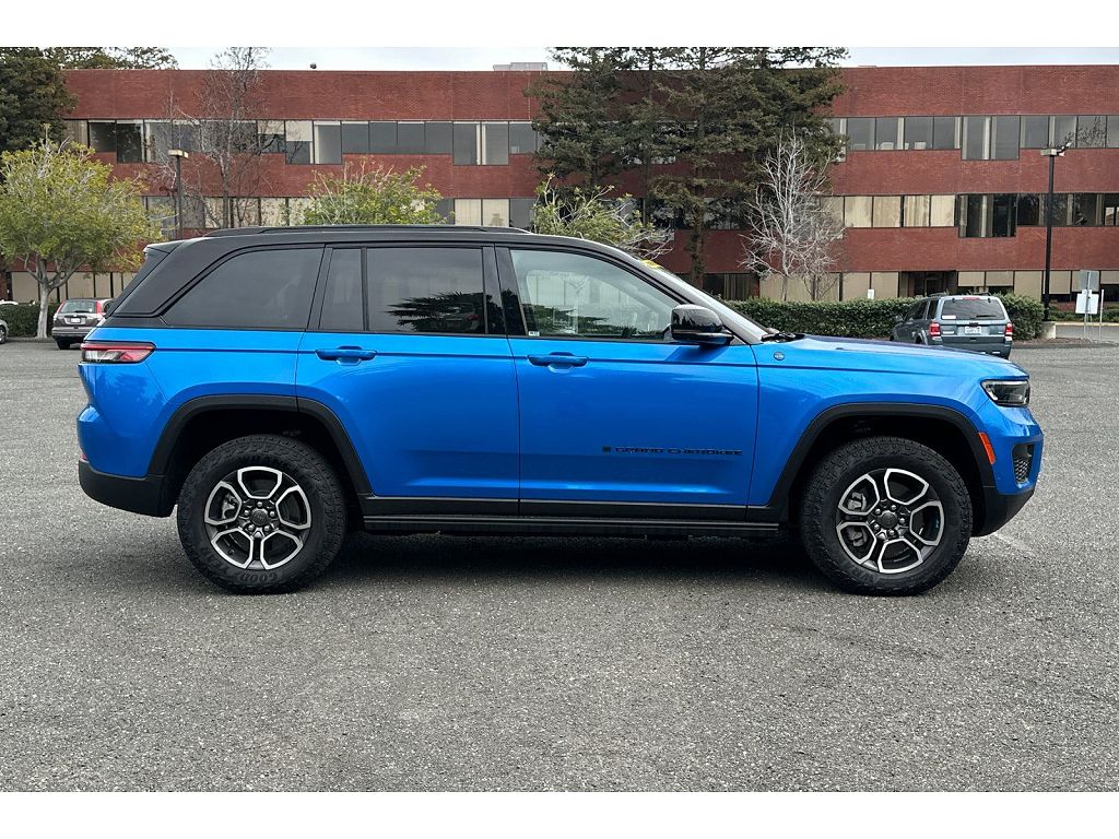 2023 Jeep Grand Cherokee Trailhawk CARB State Package