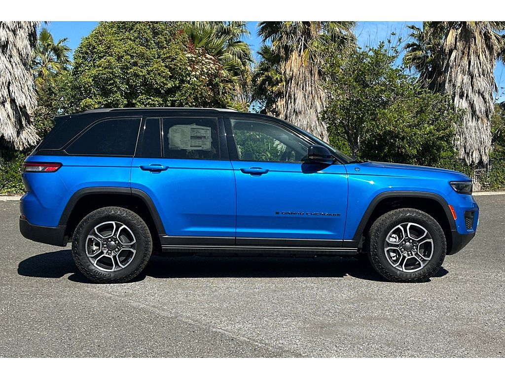 2023 Jeep Grand Cherokee Trailhawk CARB State Package