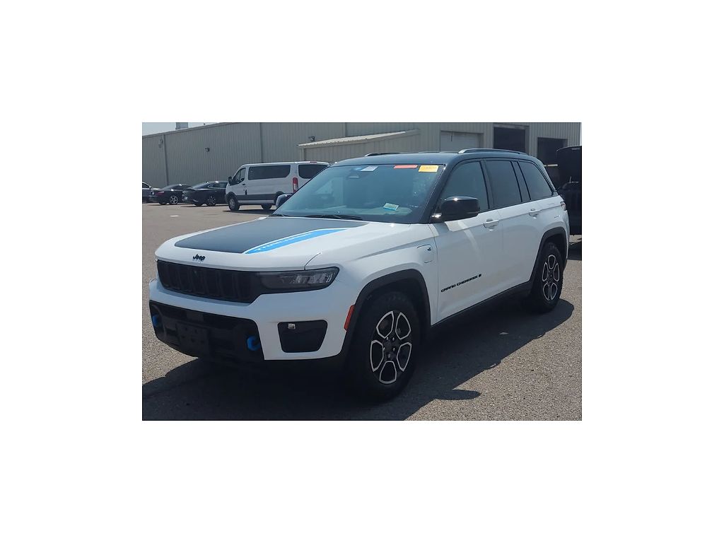 2023 Jeep Grand Cherokee Trailhawk CARB State Package