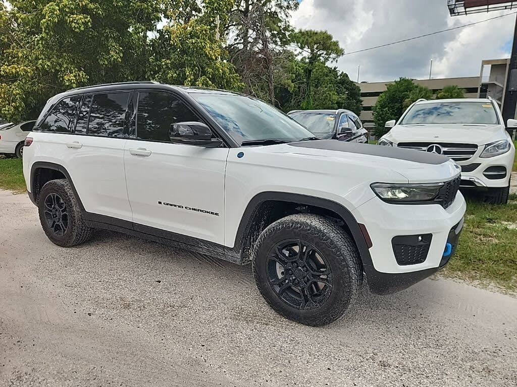 2024 Jeep Grand Cherokee Trailhawk CARB State Package