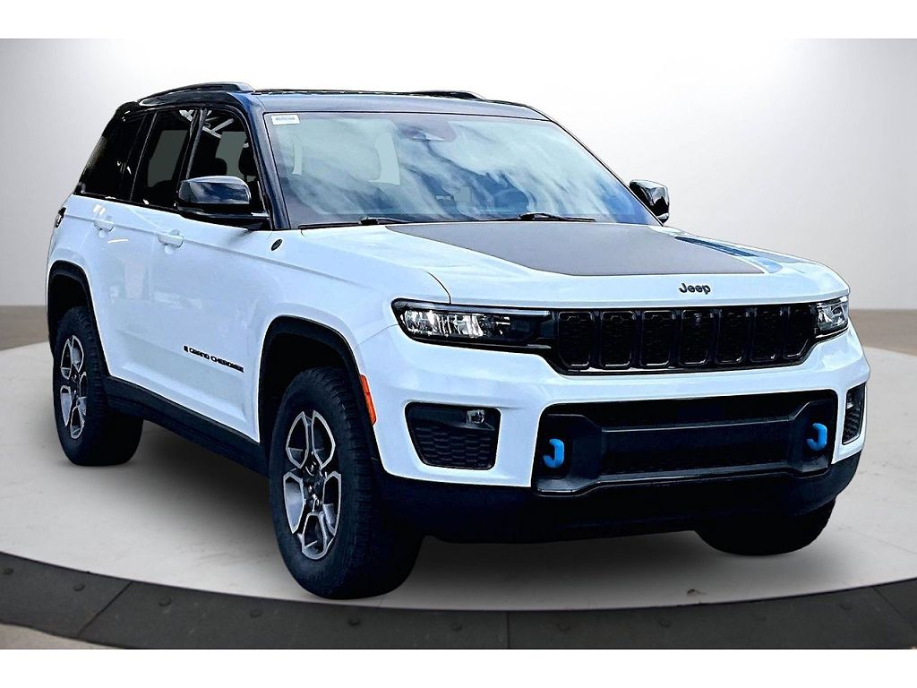 2023 Jeep Grand Cherokee Trailhawk CARB State Package