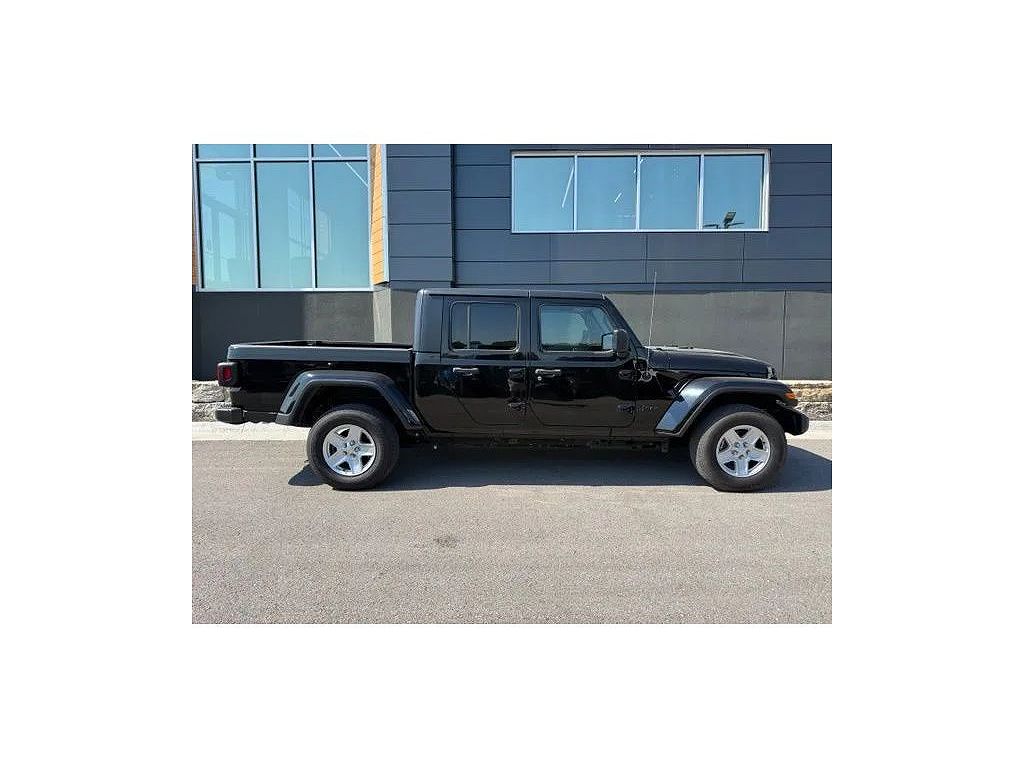 2022 Jeep Gladiator Willys