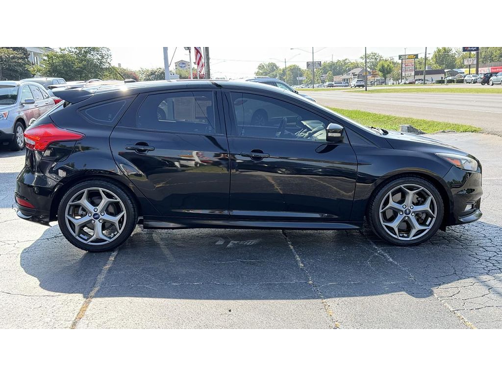 2016 Ford Focus 5dr HB ST