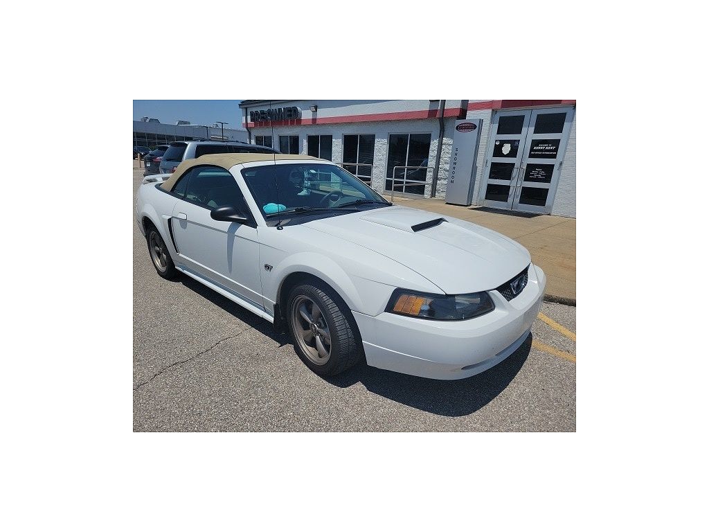2001 Ford Mustang GT Deluxe