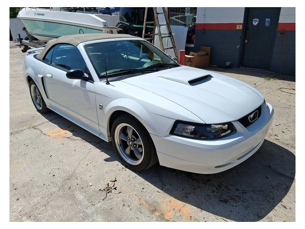 2004 Ford Mustang GT Deluxe