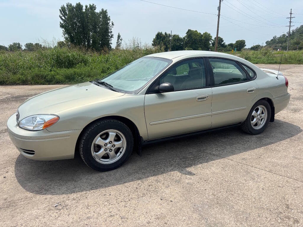 2005 Ford Taurus SE