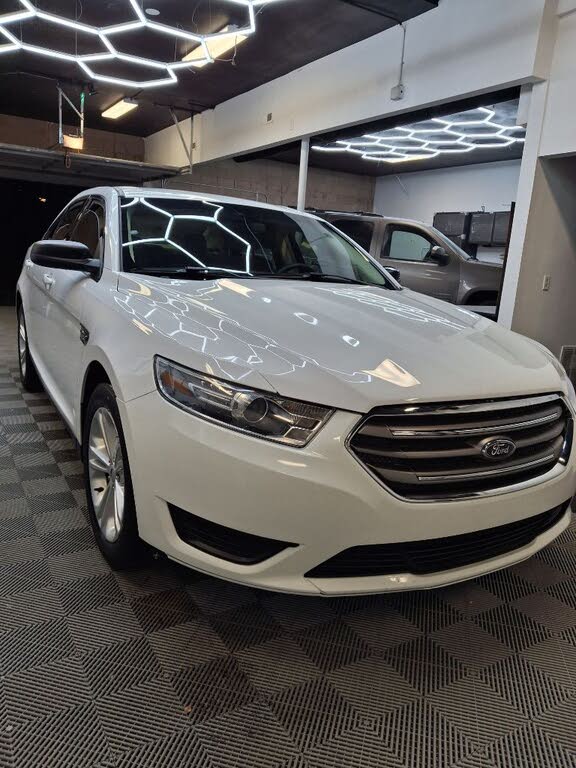 2017 Ford Taurus SE