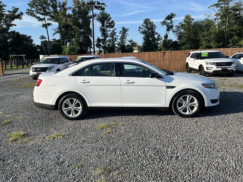 2016 Ford Taurus SE
