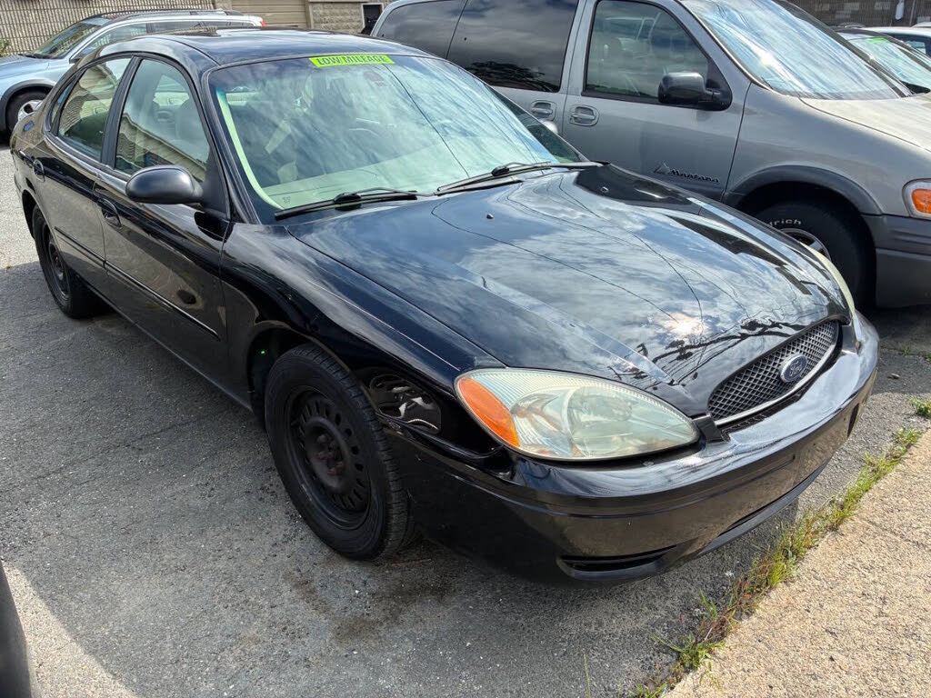 2004 Ford Taurus SE