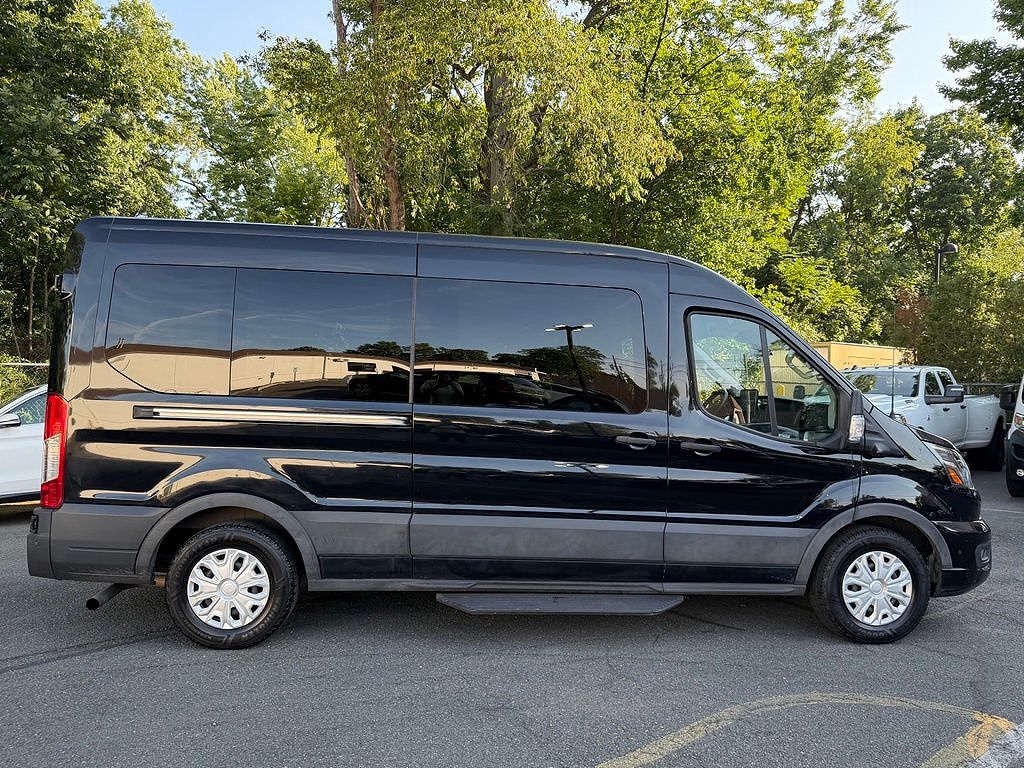 2025 Ford Transit Passenger Wagon XLT