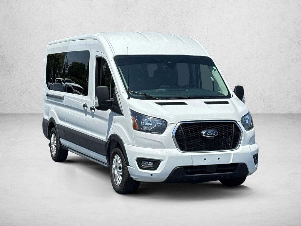 2025 Ford Transit Passenger 350 XLT Medium Roof