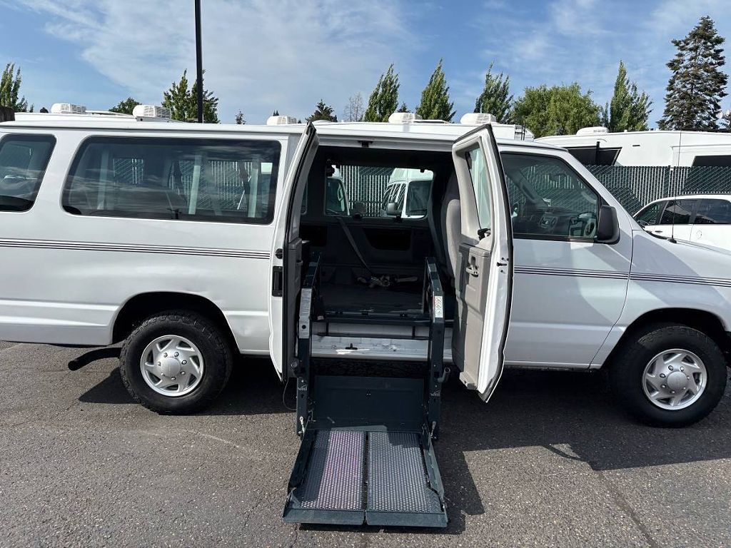 2011 Ford Econoline E-350 Super Duty XLT