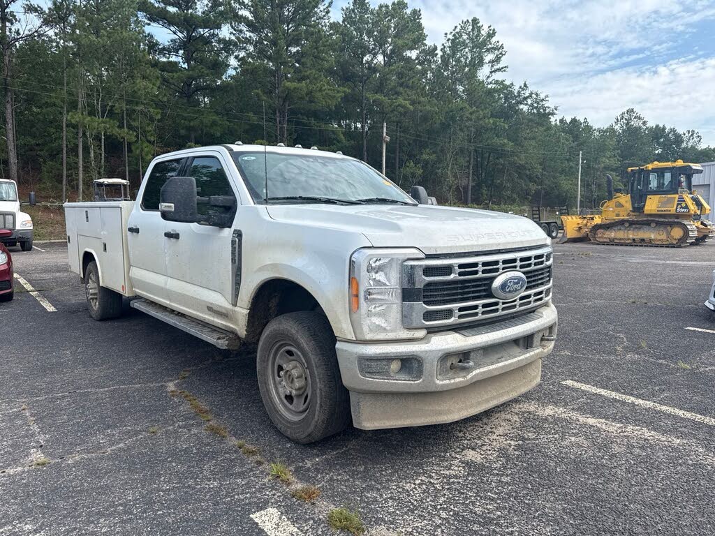 2023 Ford F-350 Chassis XLT