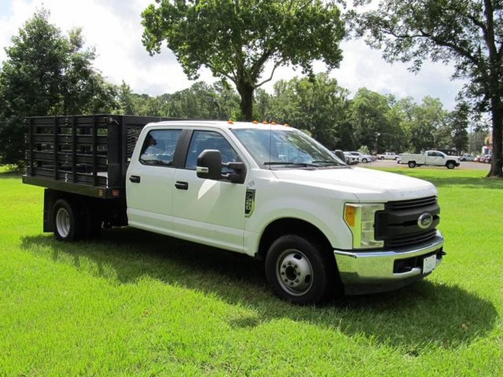 2017 Ford F-350 Chassis XL