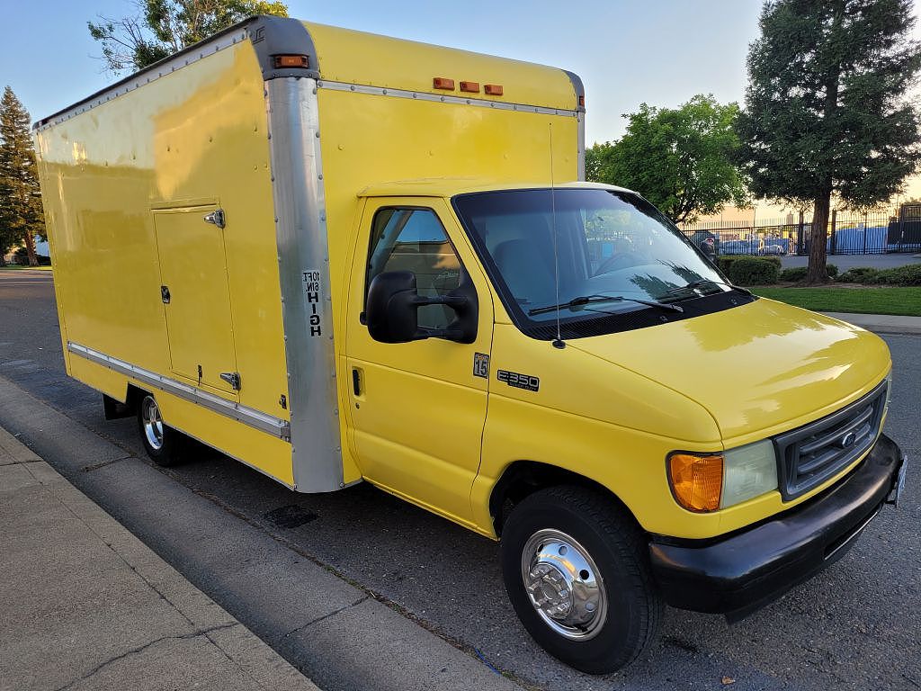 2004 Ford Econoline E-350
